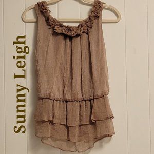 ❣️HP❣️Sunny Leigh golden beige sleeveless ruffle layered blouse sz: M